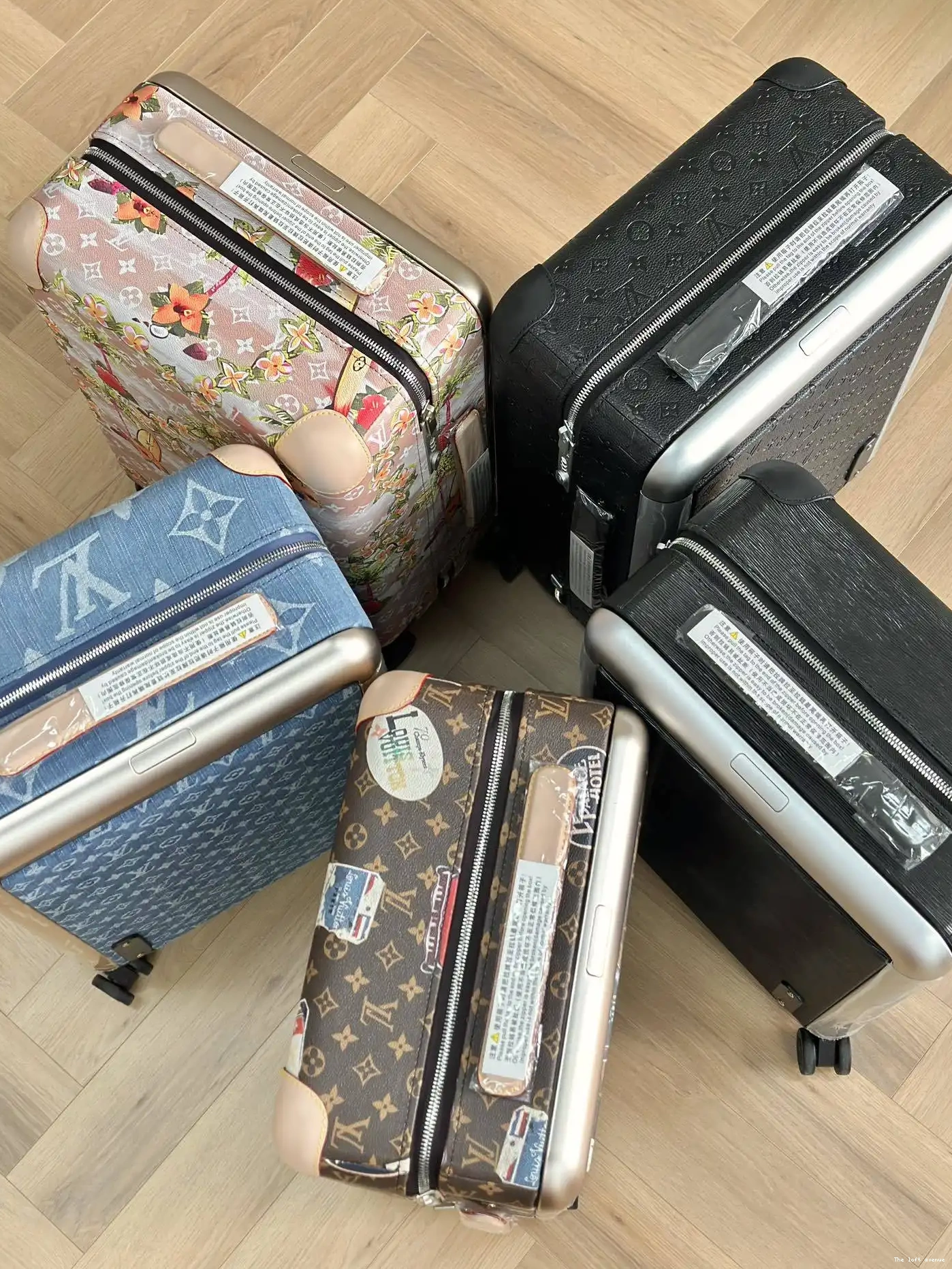 55 SUITCASE MONOGRAM EMBOSSED HORIZON CUSTOM 37L CABIN 0517